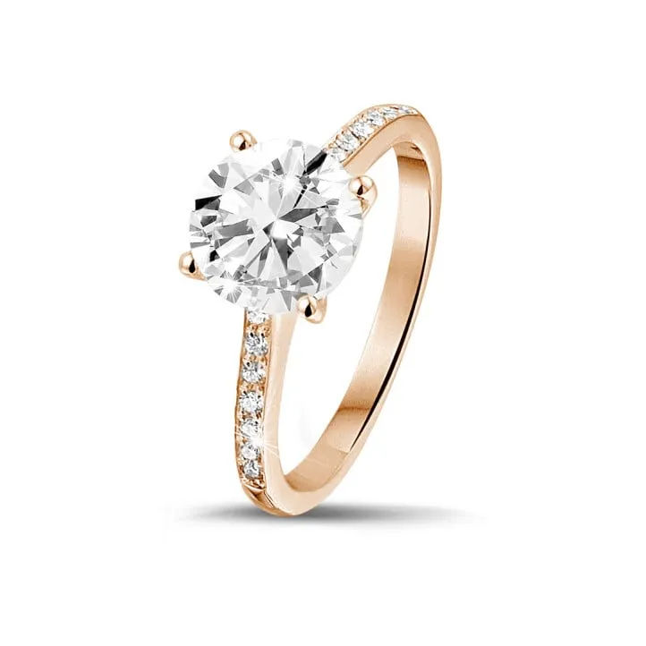 2.00 quilates anillo solitario en oro rojo con 4 grapas y diamantes en los lados 