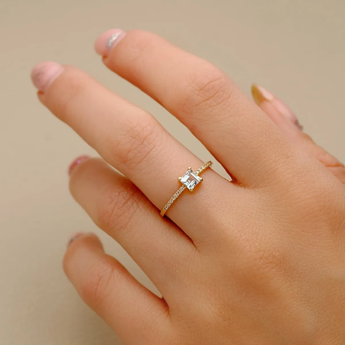 Anillo Oro Aguamarina y Diamantes