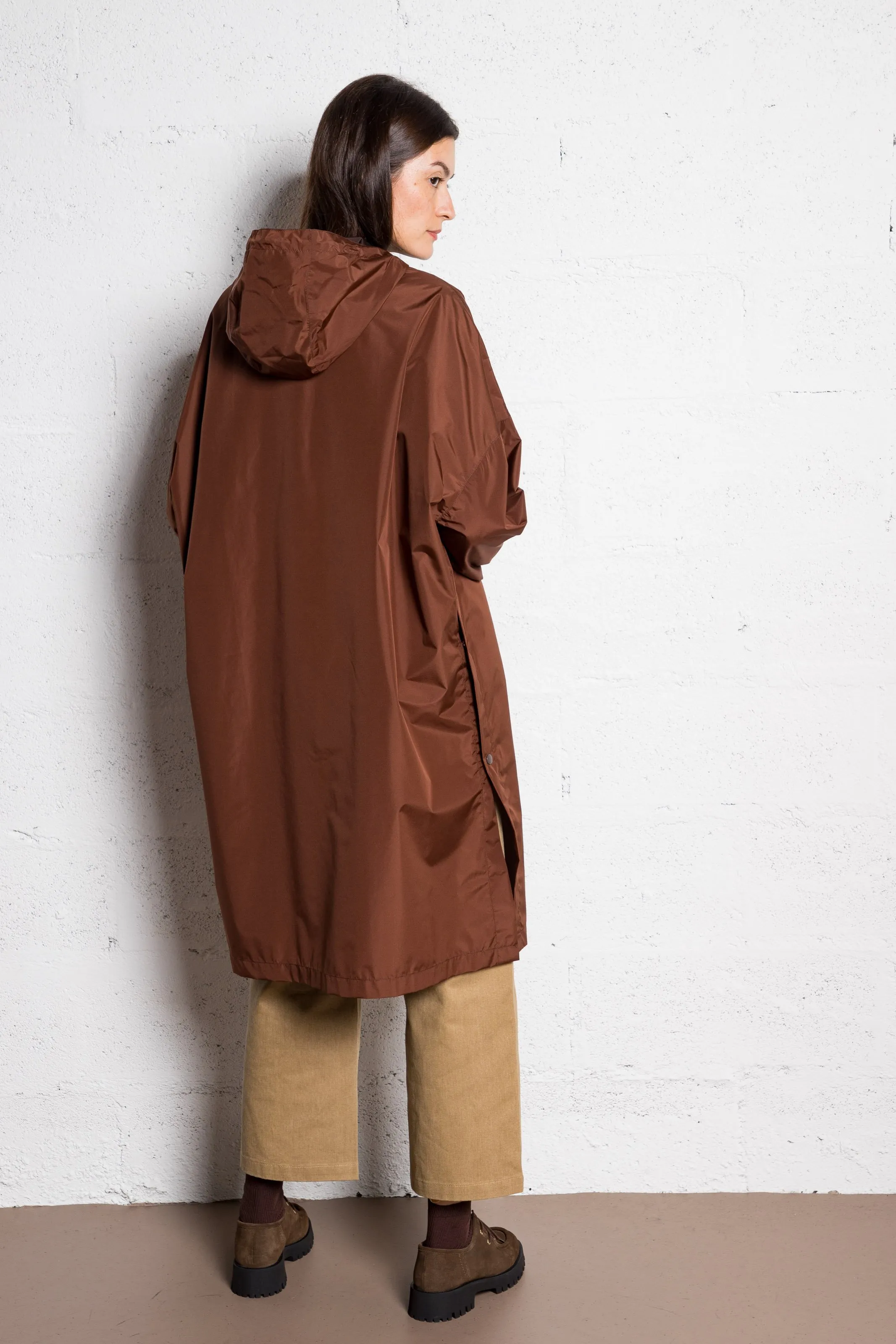 BECKSONDERGAARD Poncho amplio impermeable en marron