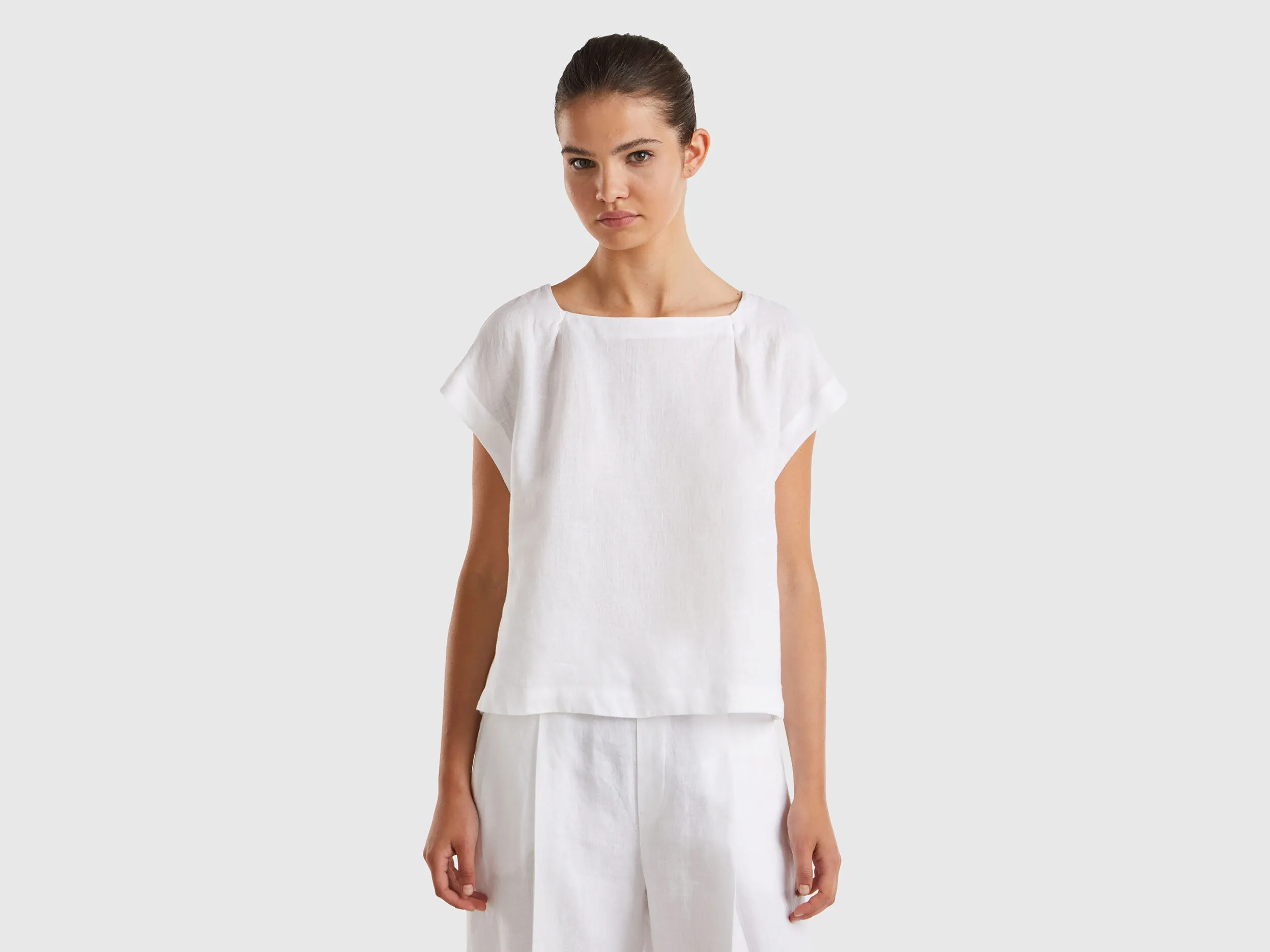 Blusa de lino puro con cuello cuadrado