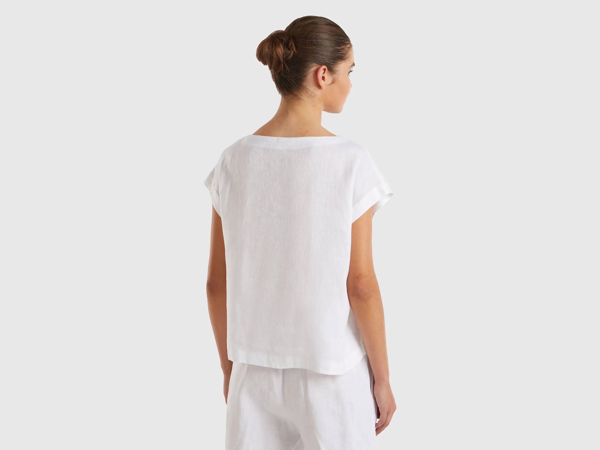 Blusa de lino puro con cuello cuadrado