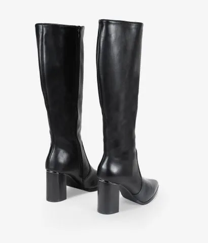 Botas altas negras con puntera y tacón