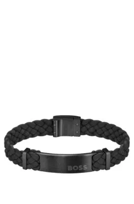 Brazalete trenzado de ante negro con placa de logo