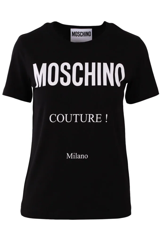 Camiseta de color negro con logo blanco
