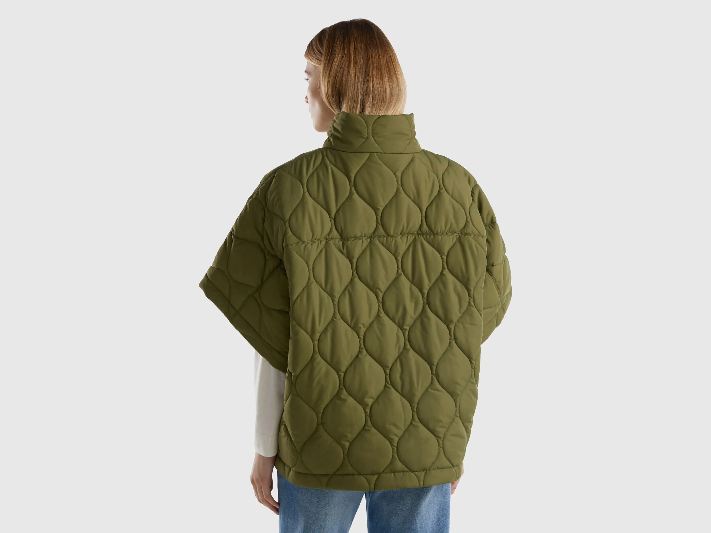 Capa acolchada con relleno ligero