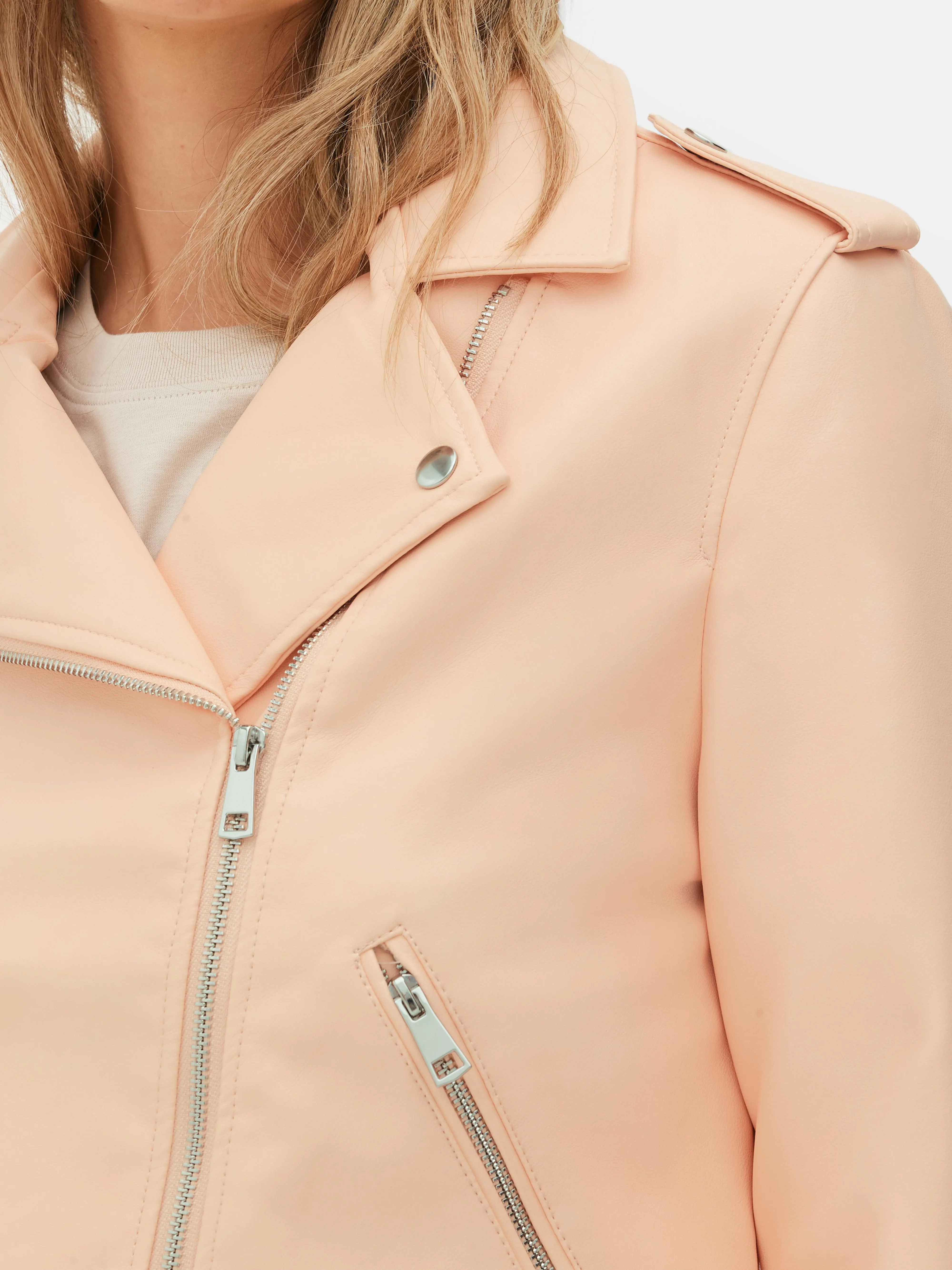 Chaqueta motera básica de cuero sintético