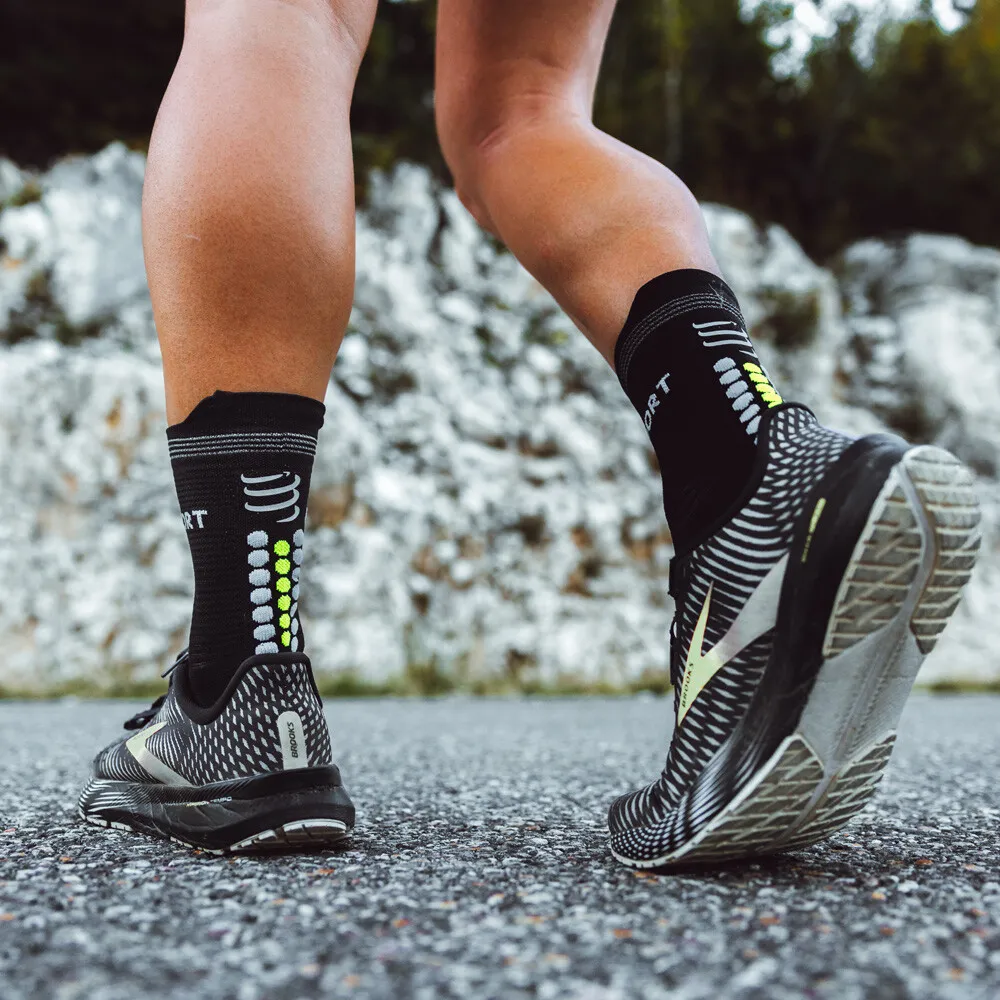COMPRESSPORT PRO RACING V4.0 FLASH HIGH VIZ RUN HIGH CALCETINES  AW24