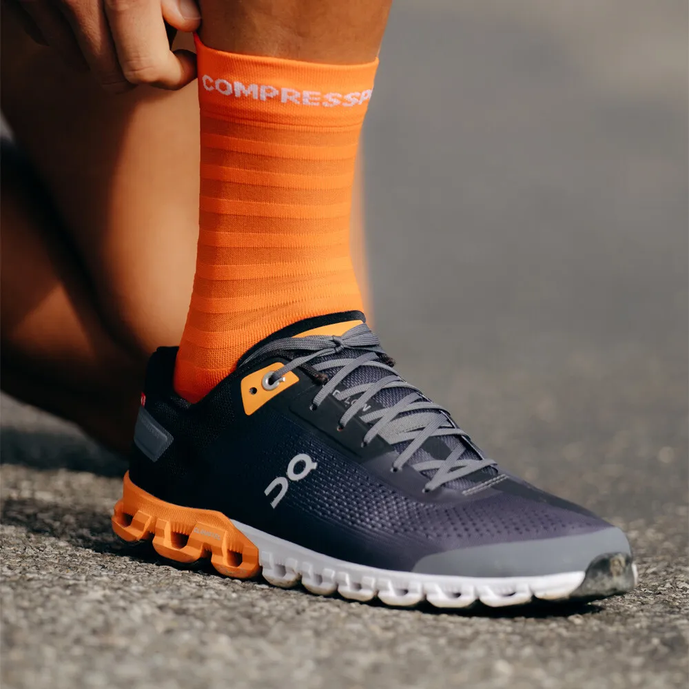 COMPRESSPORT PRO RACING V4.0 ULTRALIGHT RUN HIGH CALCETINES  AW24