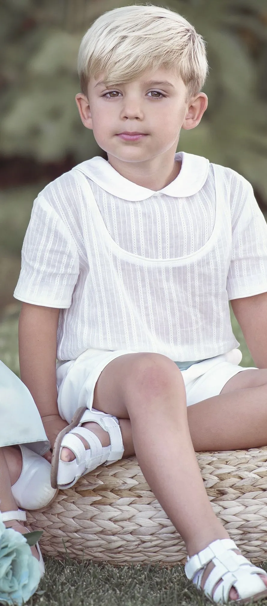 CONJUNTO NIÑO 3 PIEZAS CEREMONIA Y EVENTOS CAMISA CUELLO BEBÉ BLANCA, PANTALÓN CORTO BLANCO Y FAJÍN VERDE MENTA BY NEKENIA