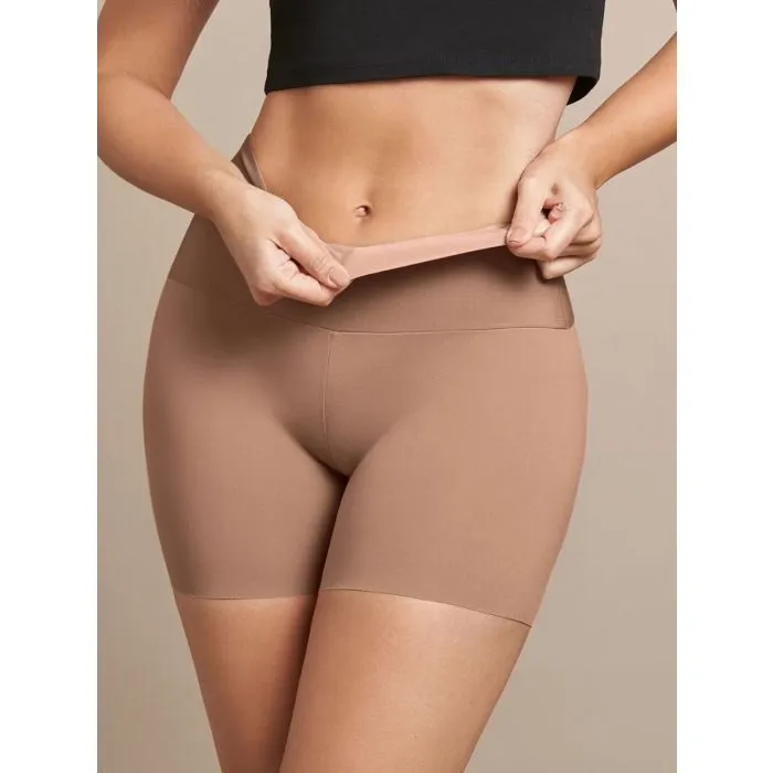 Faja short de control moderado aspecto invisible con fajón antideslizante Leonisa 012970