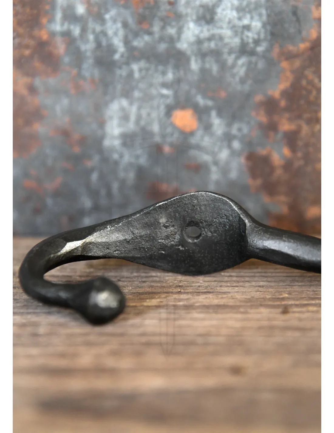 Gancho medieval de hierro forjado para abrigos (16 cm.)