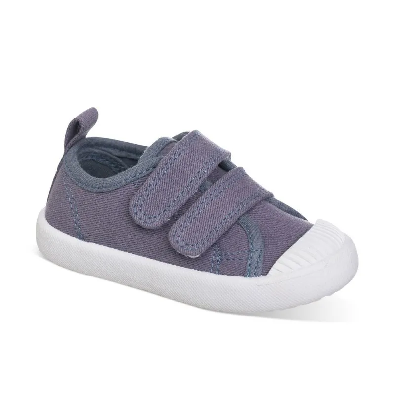 Lona color gris, fácil de combinar, con dos Velcros, puntera de goma y gran flexibilidad