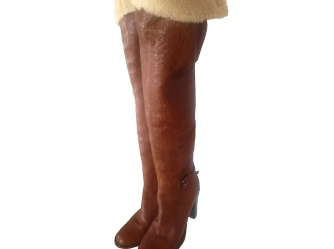 Miu Miu Botas altas altas Castaño 