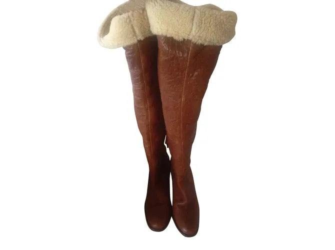 Miu Miu Botas altas altas Castaño 