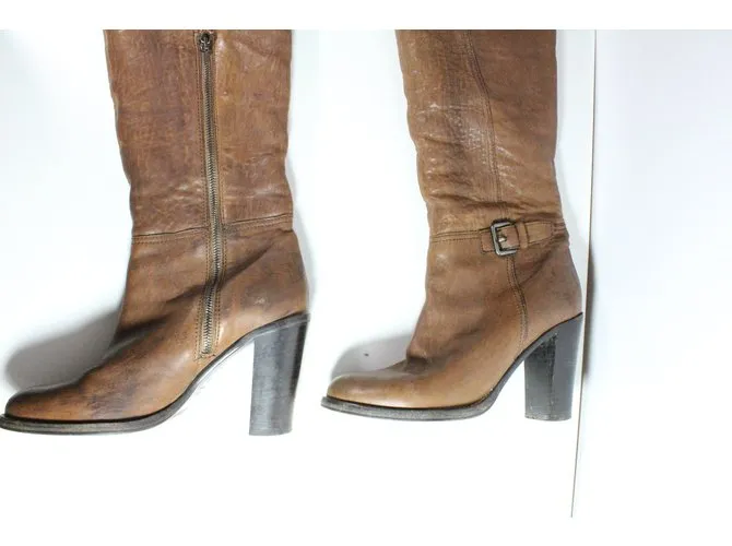 Miu Miu Botas altas altas Castaño 