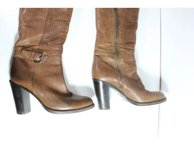Miu Miu Botas altas altas Castaño 
