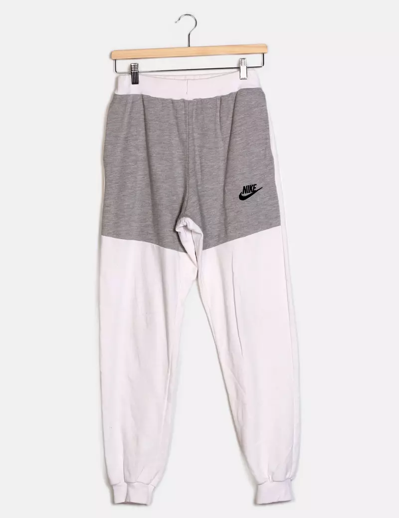 Nike Pantalones de chándal y joggers Rectos
