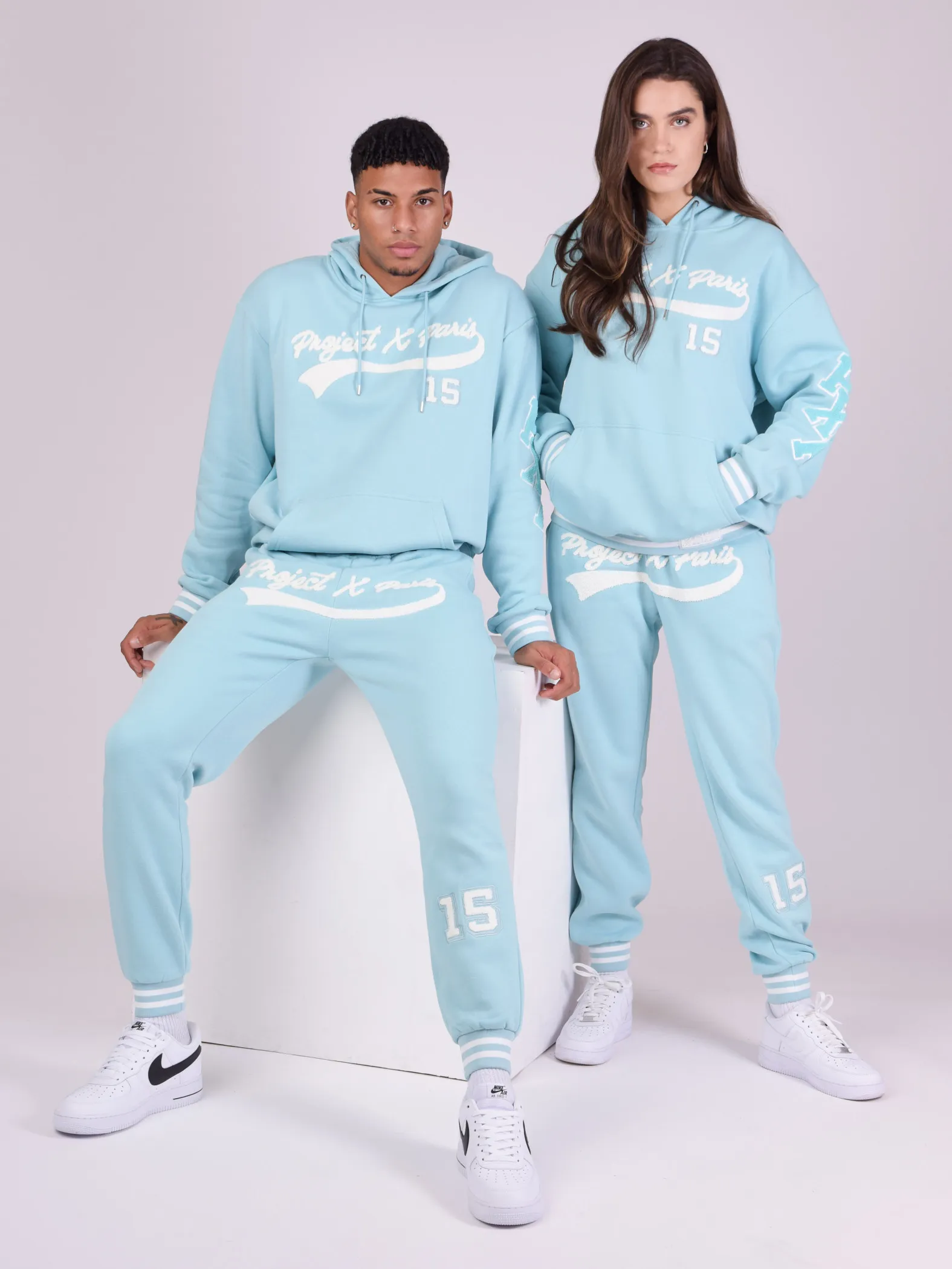 Pantalones de chándal universitarios con logotipo