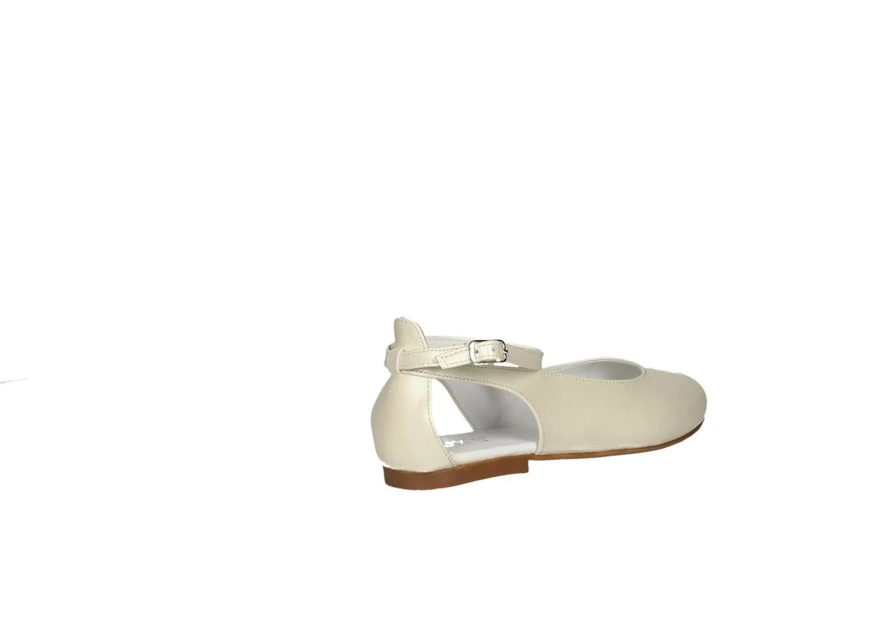 Salón Beige Liso Con Pulsera Abierto Talón
