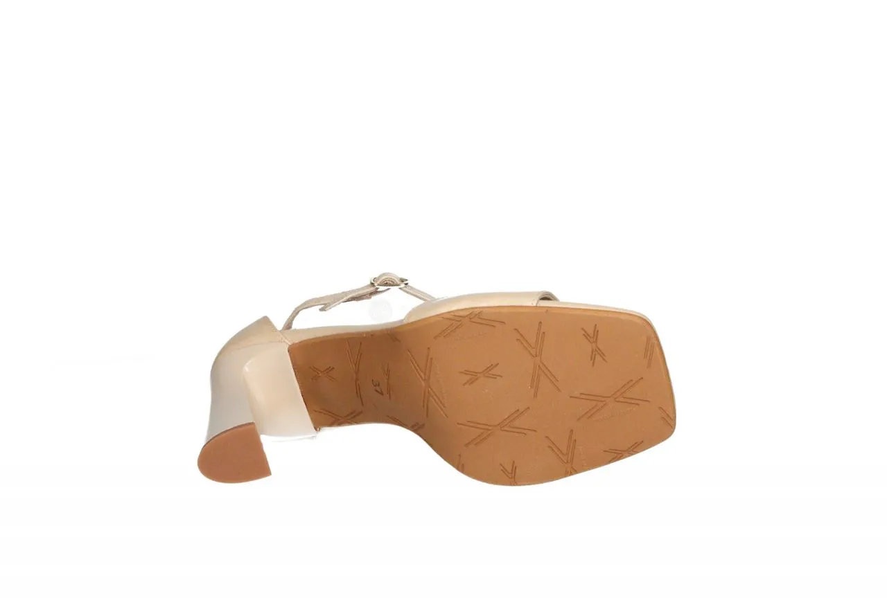 Sandalia Beig Talon Cerrado Pulsera Tacon Alto
