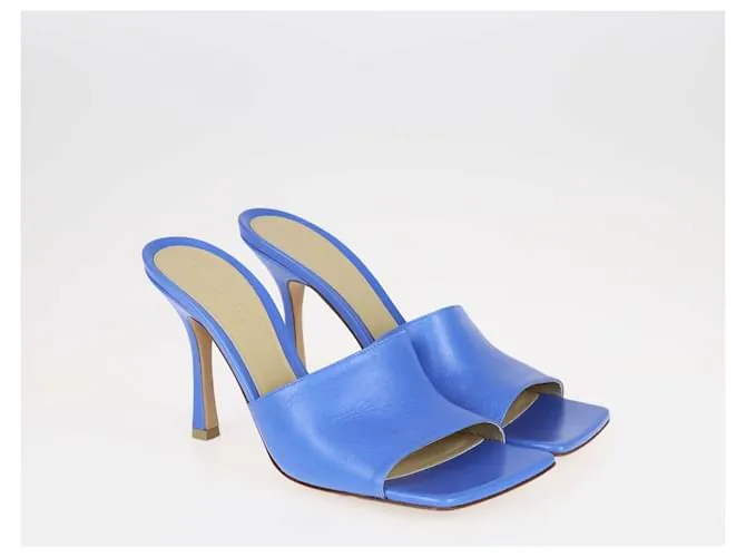 Sandalias azules elásticas con puntera abierta de Bottega Veneta 