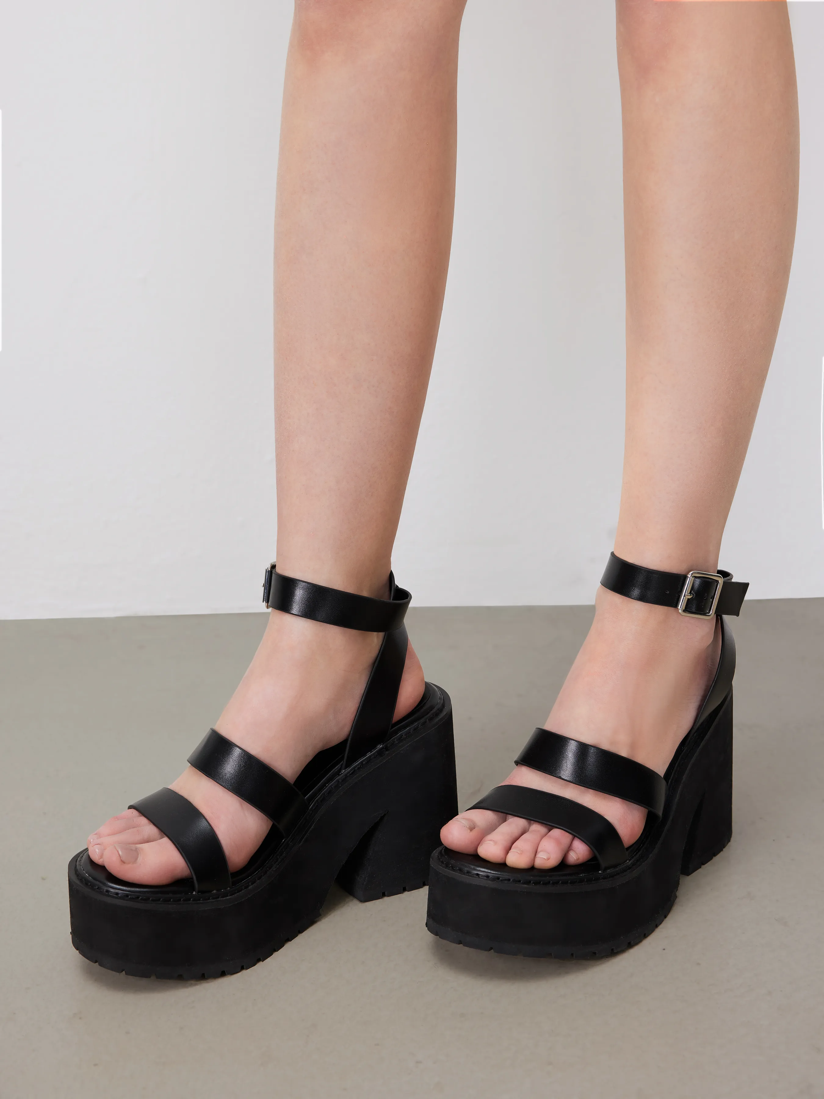  Sandalias con Cordones de Tacón Grueso