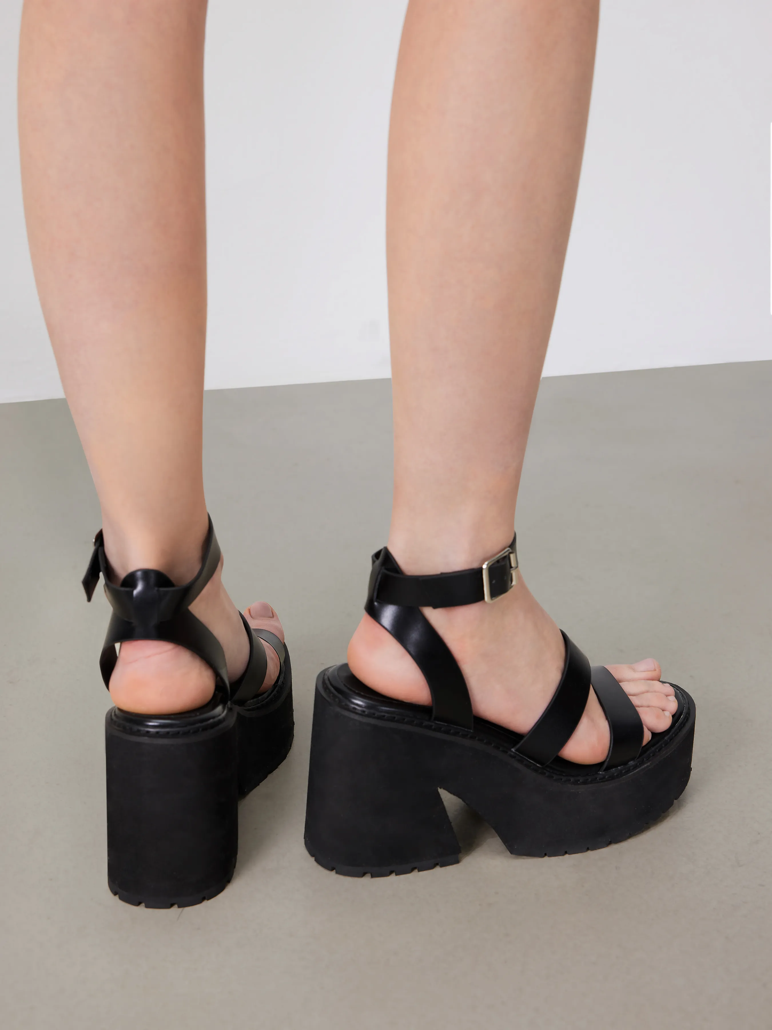  Sandalias con Cordones de Tacón Grueso