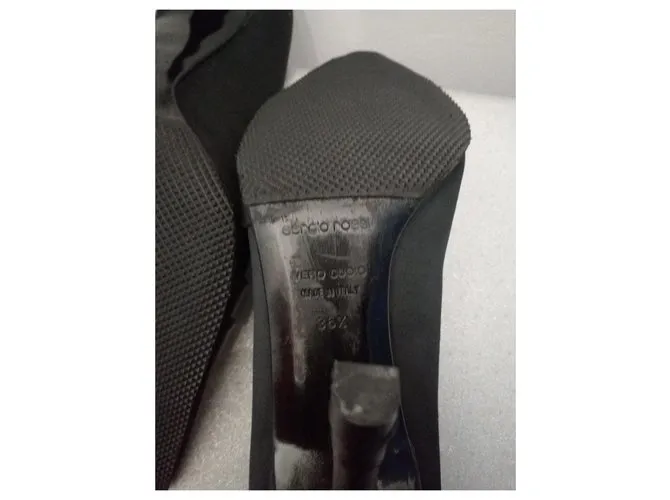 Sergio Rossi Zapatos de cuero y satén. Negro 