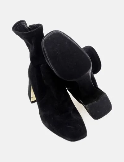 Uterqüe Botín de tacón negro