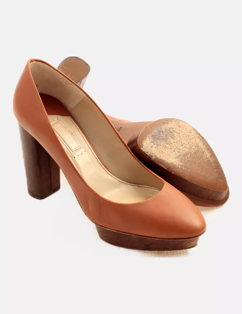 Uterqüe Zapato marrón tacón