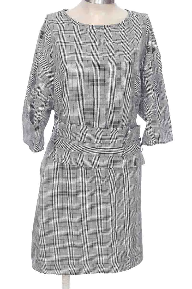 VESTIDO / ENTERIZO COLOR GRIS  ZARA