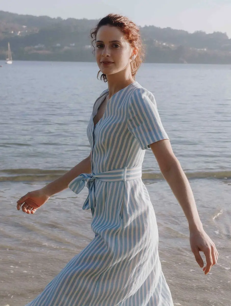 Vestido abotonado de lino con rayas marineras