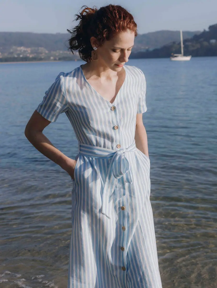 Vestido abotonado de lino con rayas marineras