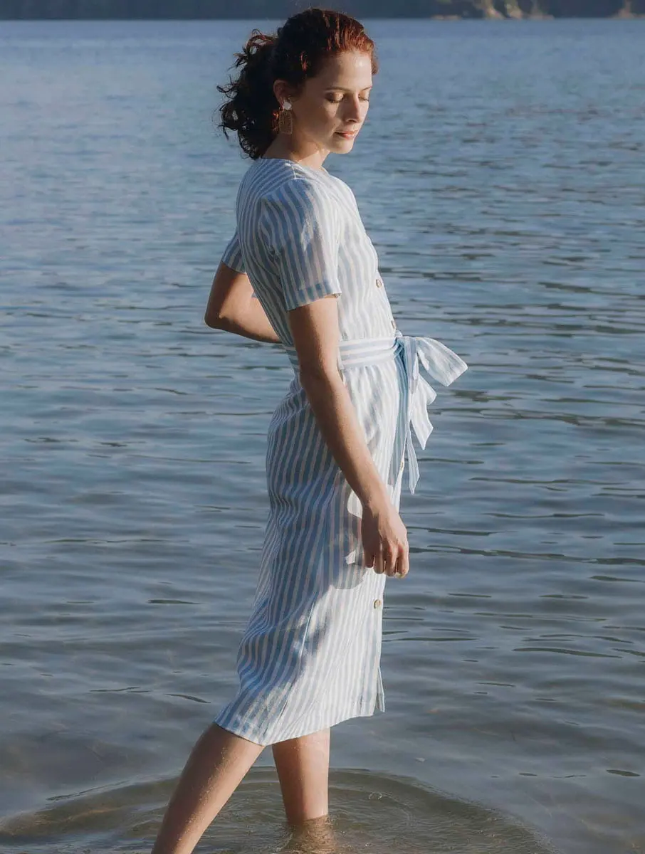 Vestido abotonado de lino con rayas marineras