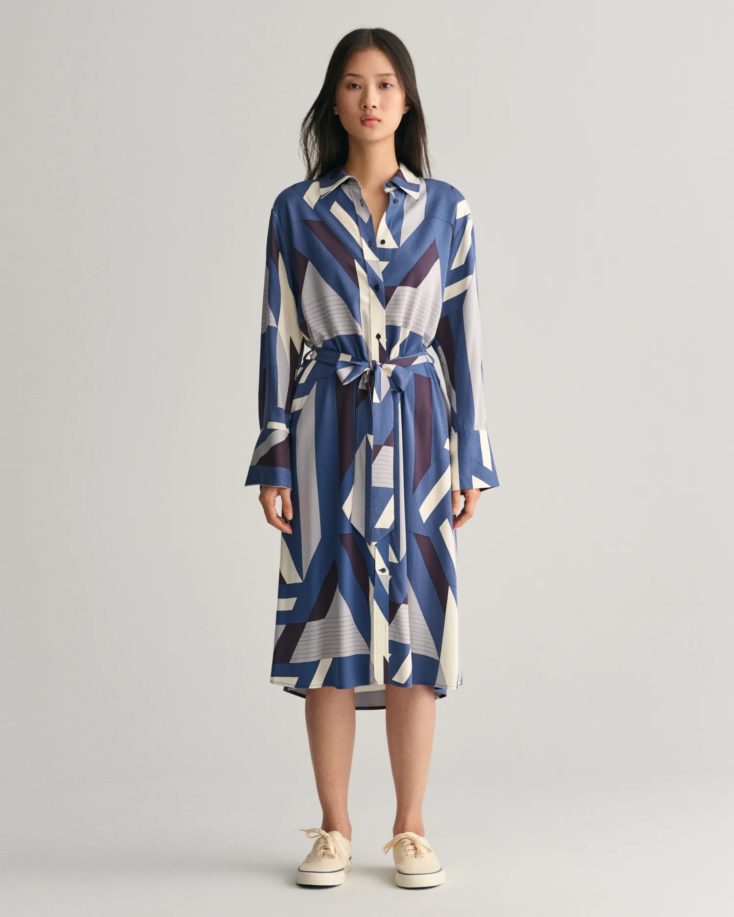 Vestido camisero con letras estampadas