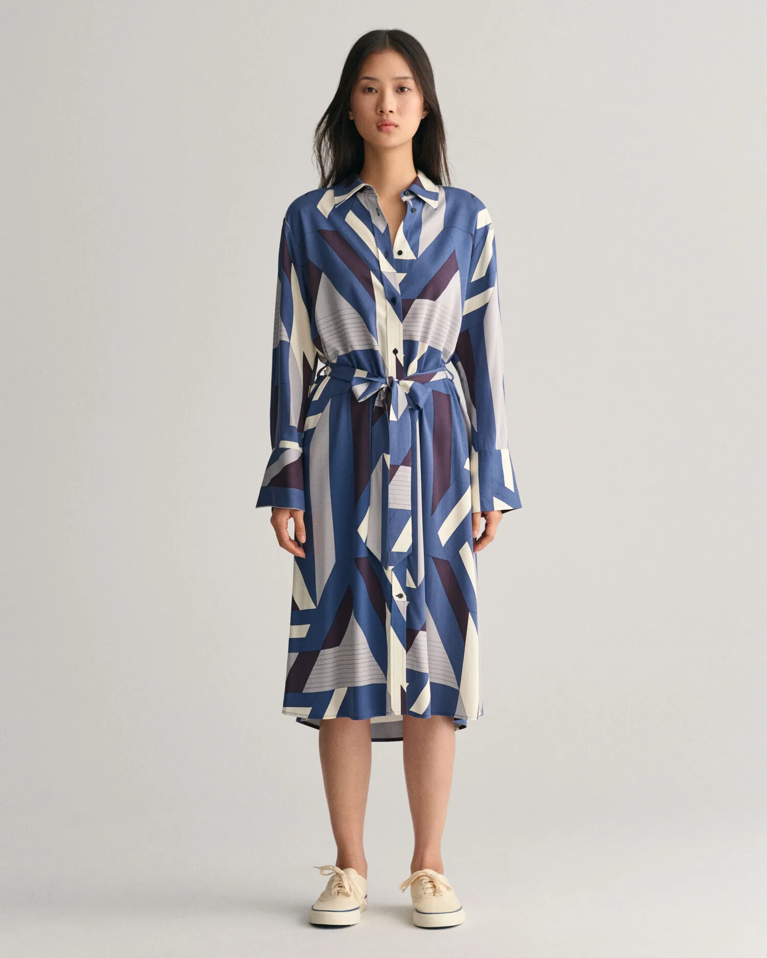 Vestido camisero con letras estampadas
