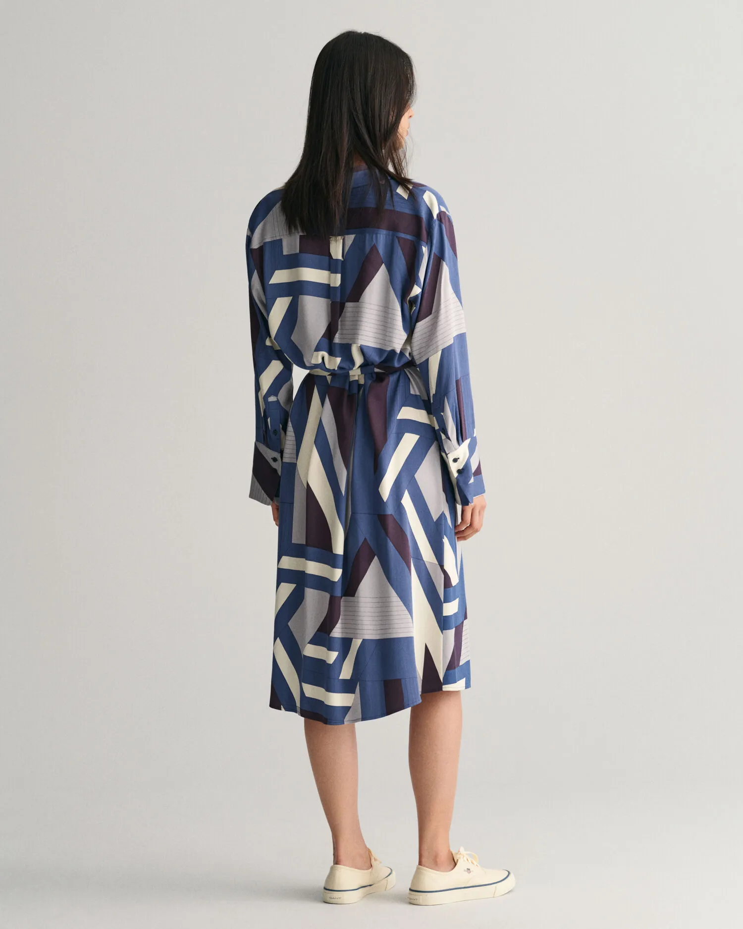 Vestido camisero con letras estampadas