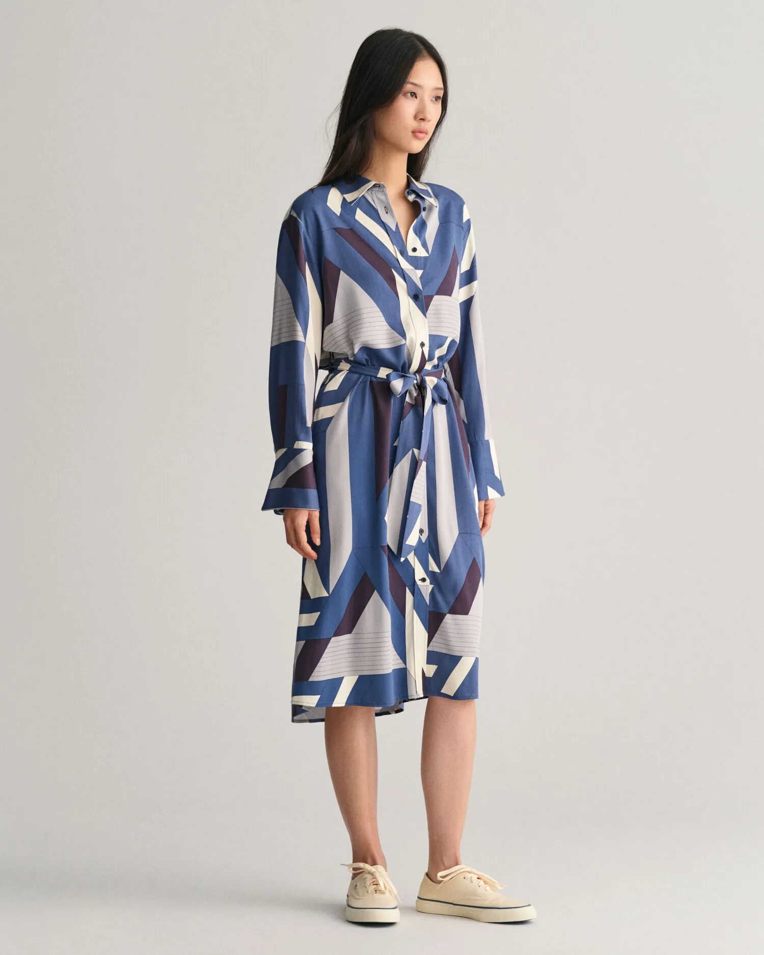 Vestido camisero con letras estampadas