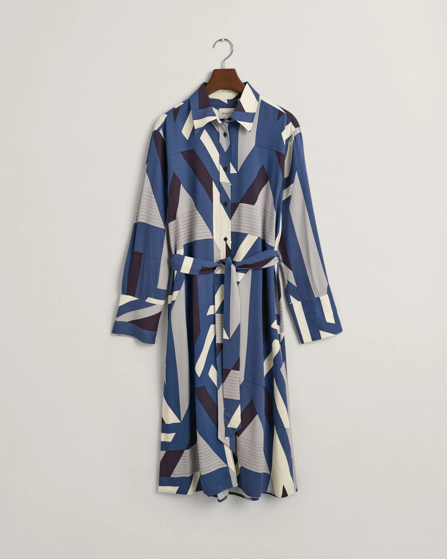 Vestido camisero con letras estampadas