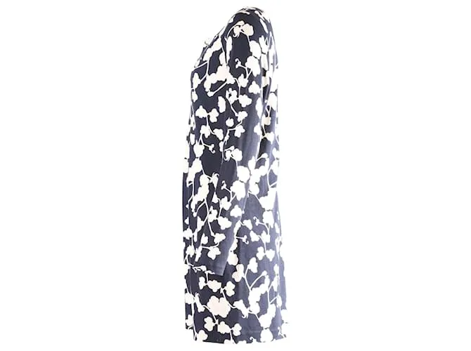 Vestido estilo túnica de manga larga con estampado de Diane Von Furstenberg en seda azul marino y blanca 