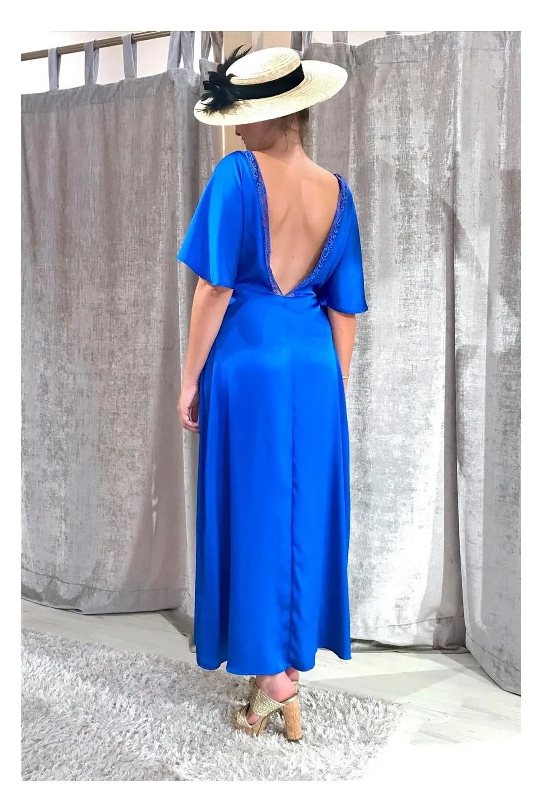 Vestido largo detalle puntilla azul