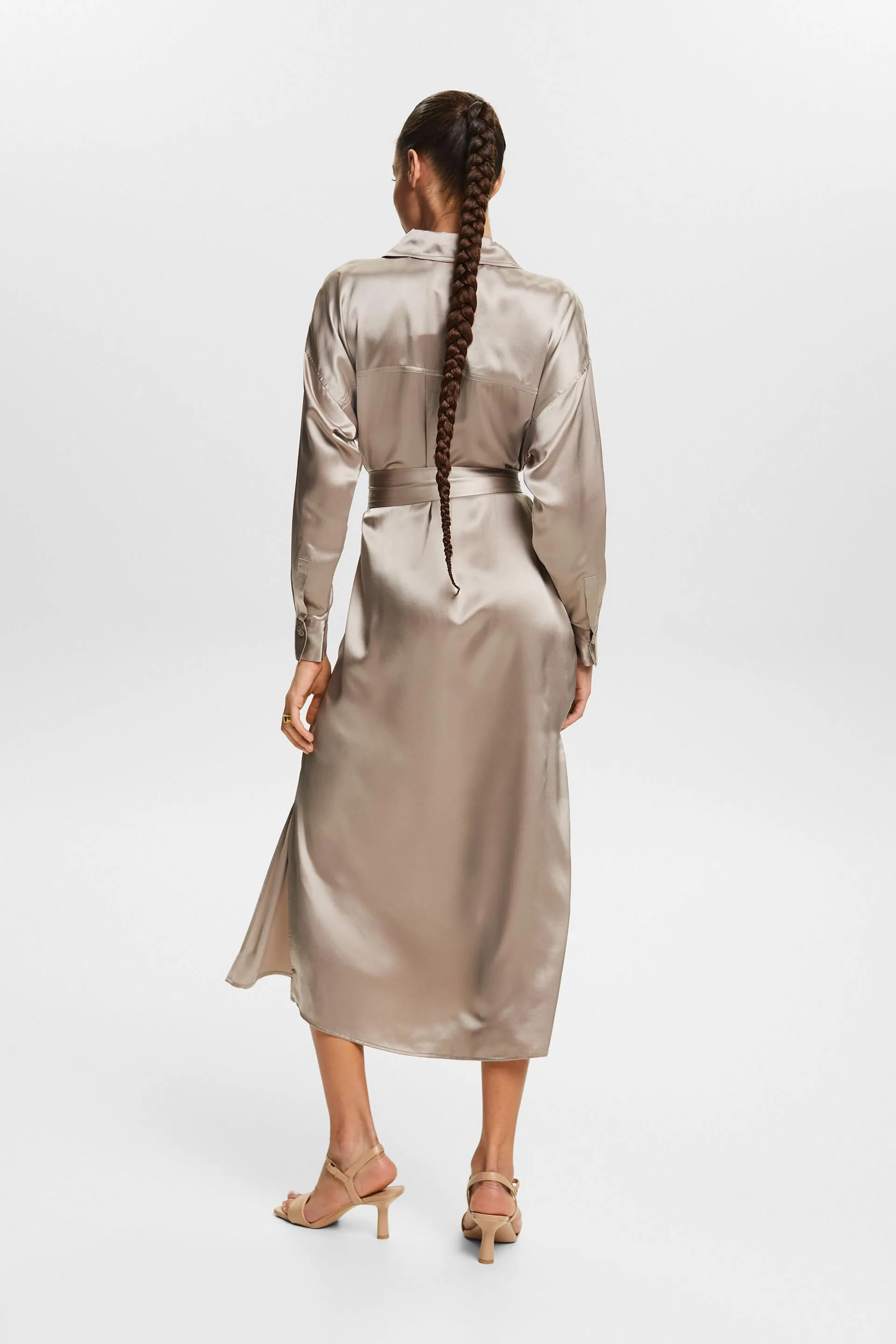 Vestido midi de seda con cinturón