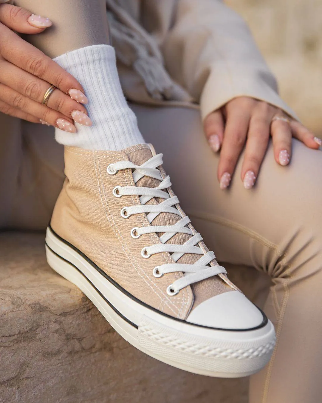 ZAPATILLAS ALTAS PARA MUJER EN LONA COLOR TOPO  DELPHINE