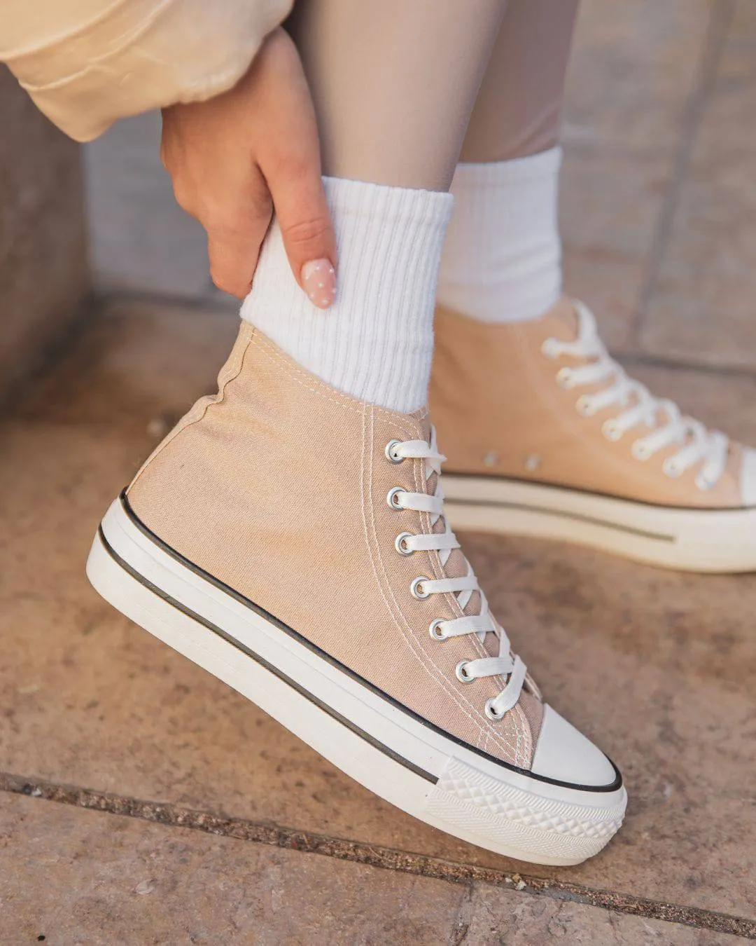 ZAPATILLAS ALTAS PARA MUJER EN LONA COLOR TOPO  DELPHINE