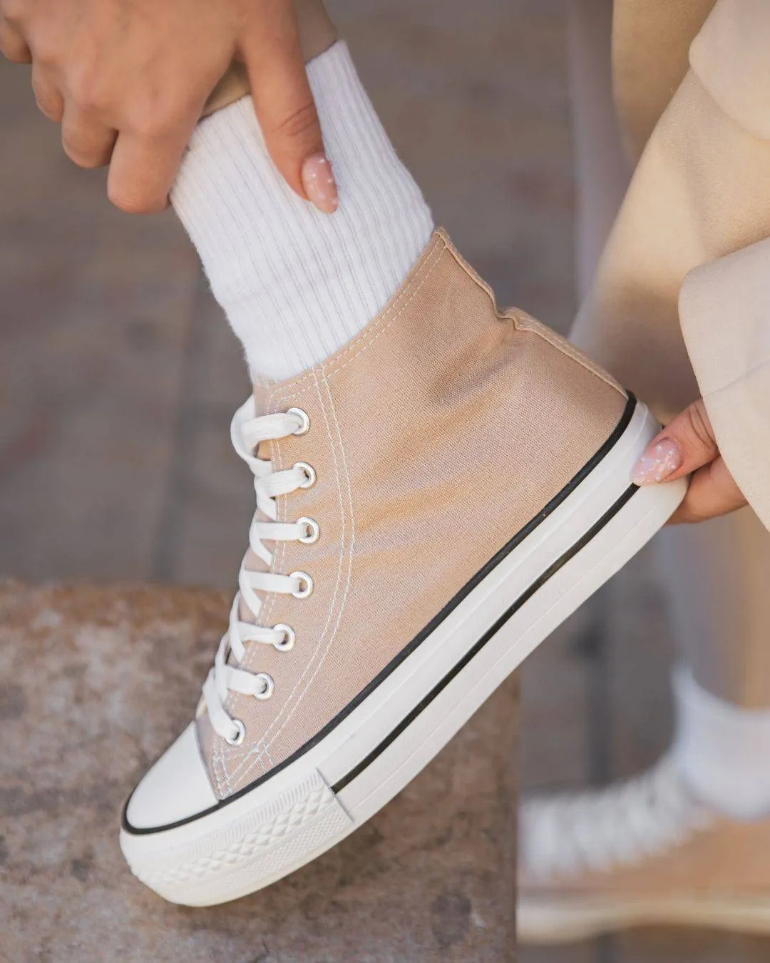 ZAPATILLAS ALTAS PARA MUJER EN LONA COLOR TOPO  DELPHINE
