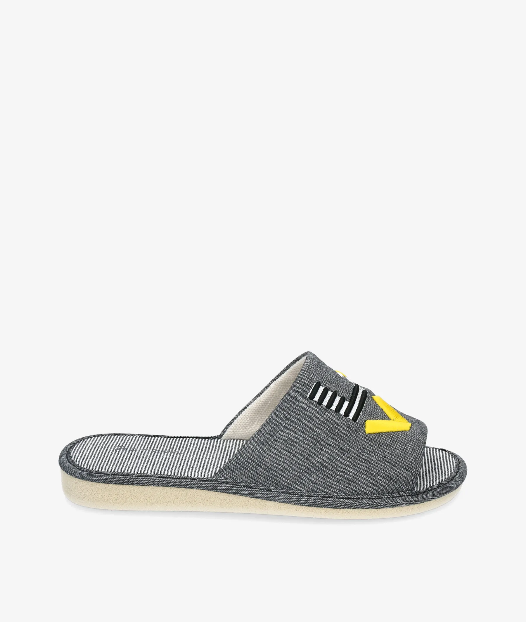 Zapatillas de casa  en color negro para mujer