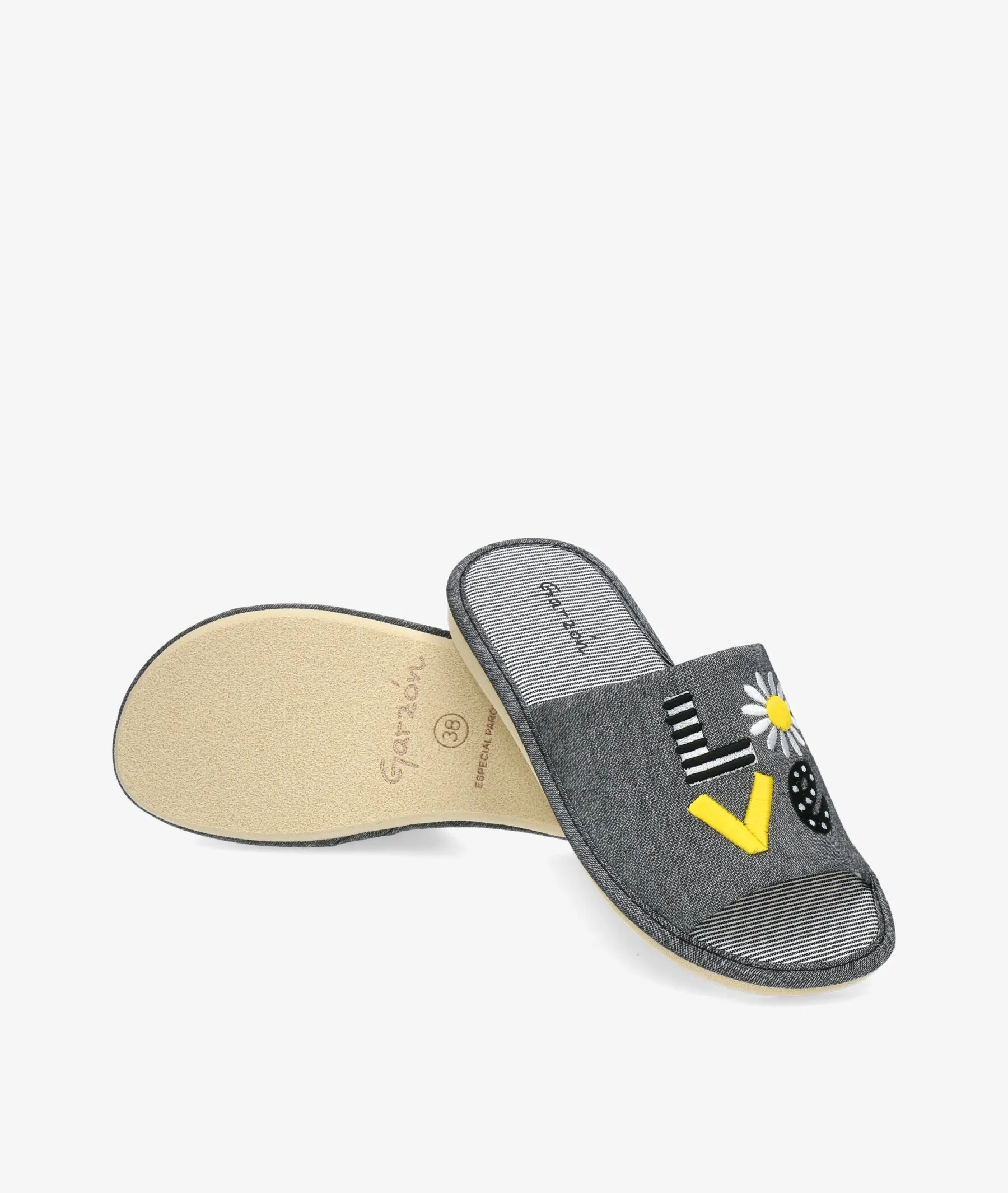 Zapatillas de casa  en color negro para mujer