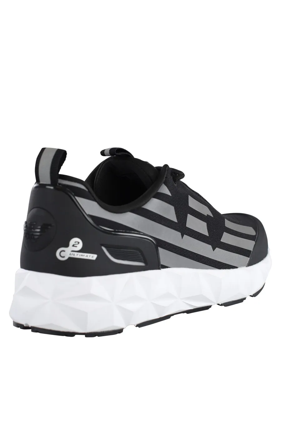 Zapatillas negras con maxilogo aguila plateado y suela blanca