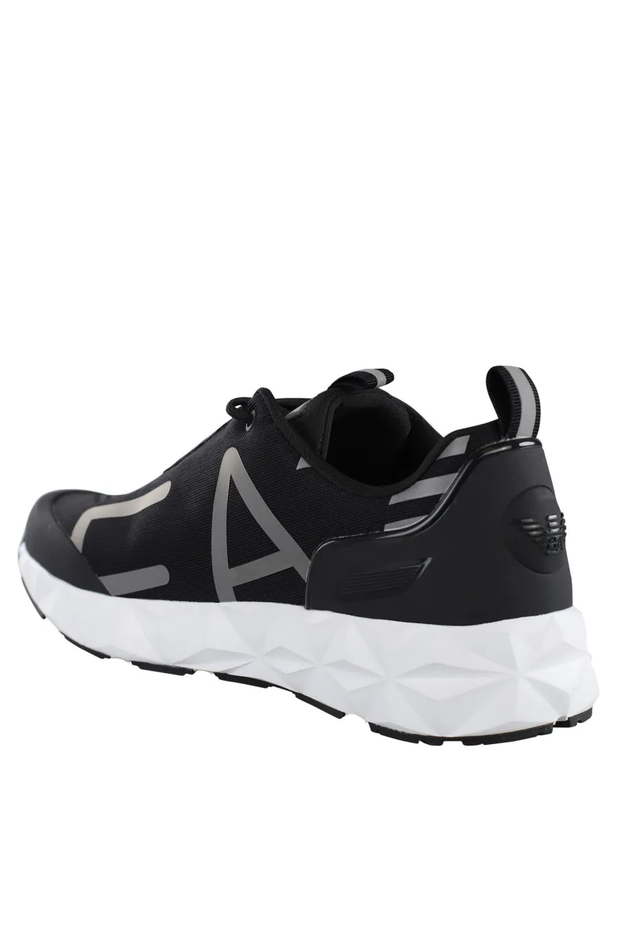 Zapatillas negras con maxilogo aguila plateado y suela blanca