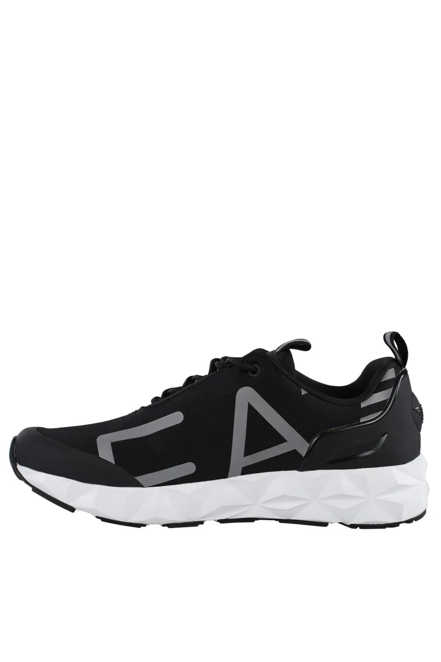 Zapatillas negras con maxilogo aguila plateado y suela blanca